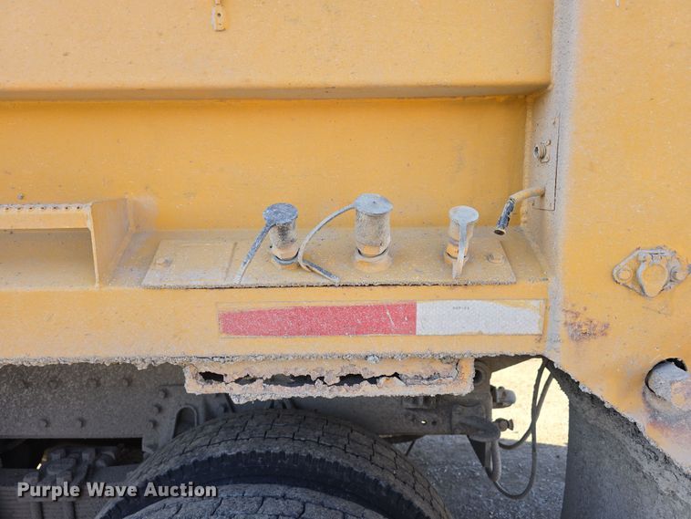 image for item DW3194 1999 International 4900 dump truck