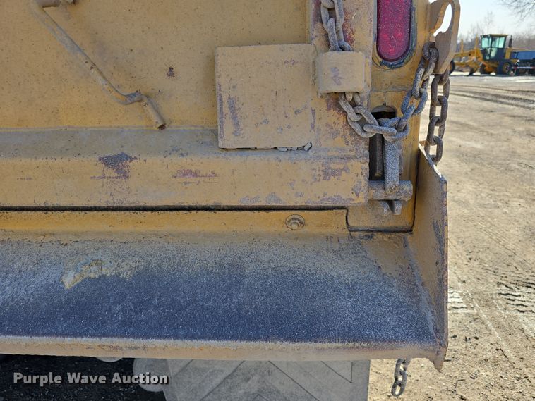 image for item DW3194 1999 International 4900 dump truck