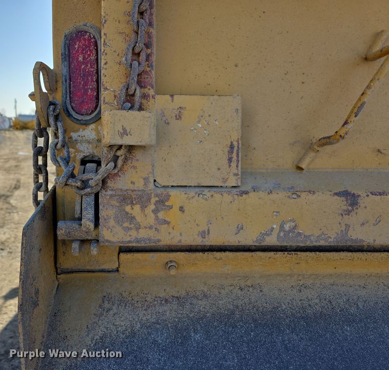 image for item DW3194 1999 International 4900 dump truck