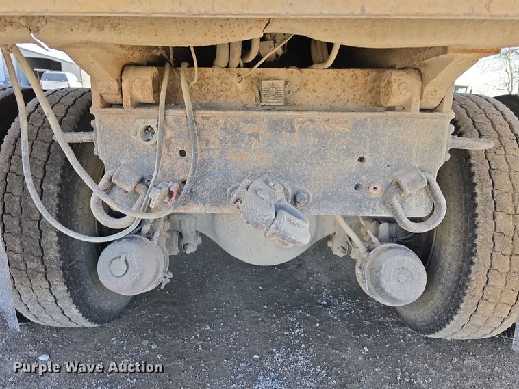 image for item DW3194 1999 International 4900 dump truck