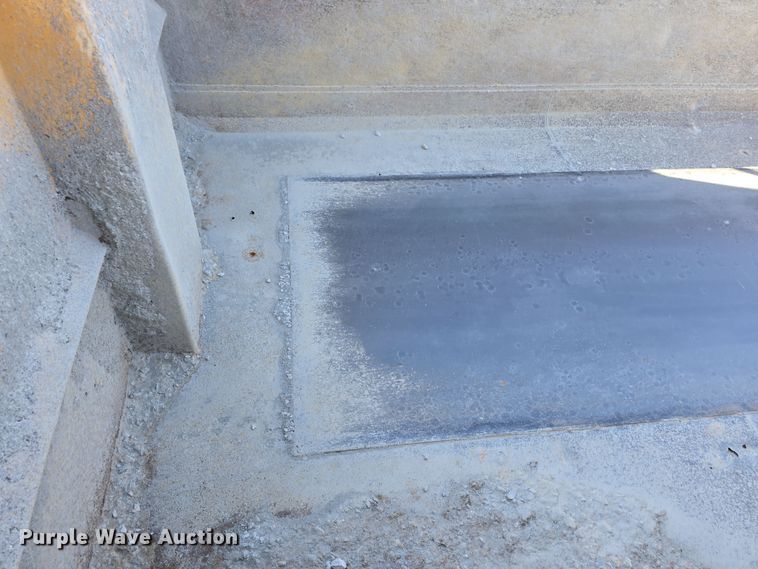 image for item DW3194 1999 International 4900 dump truck