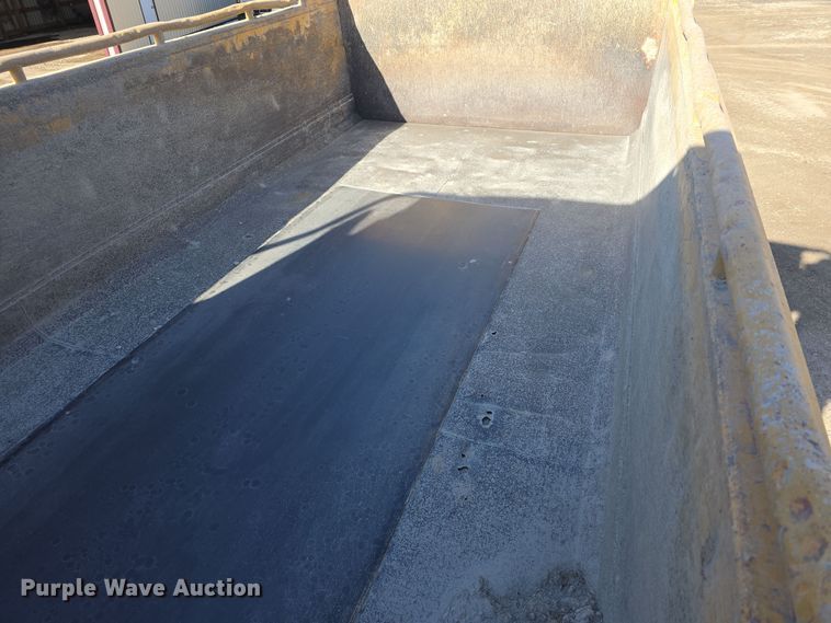 image for item DW3194 1999 International 4900 dump truck