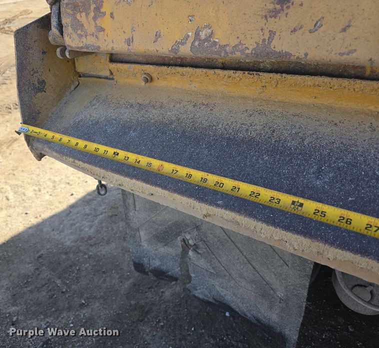 image for item DW3194 1999 International 4900 dump truck