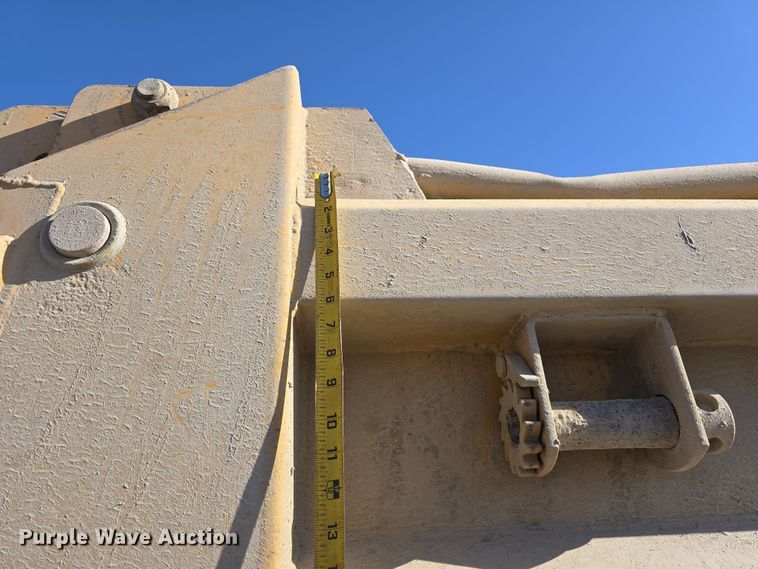 image for item DW3194 1999 International 4900 dump truck