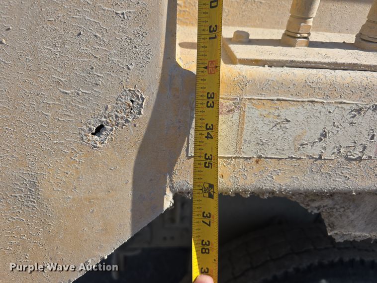 image for item DW3194 1999 International 4900 dump truck