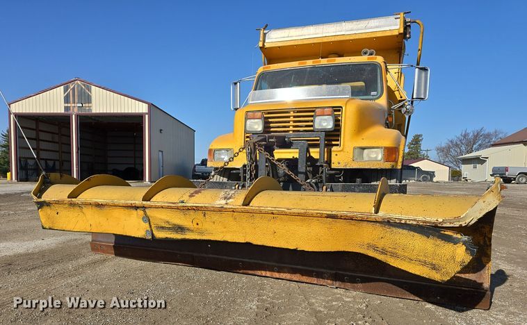 image for item DW3194 1999 International 4900 dump truck