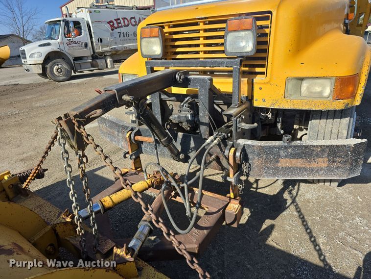 image for item DW3194 1999 International 4900 dump truck