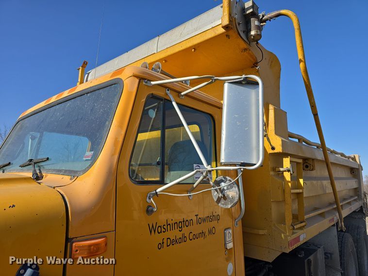 image for item DW3194 1999 International 4900 dump truck