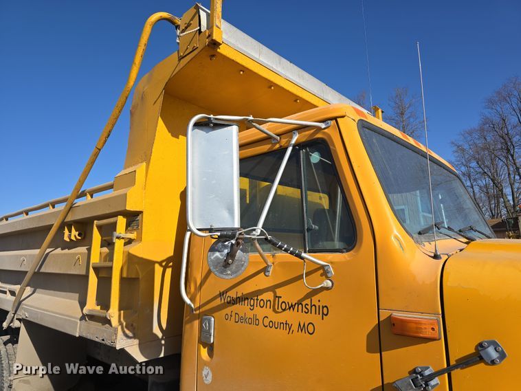 image for item DW3194 1999 International 4900 dump truck