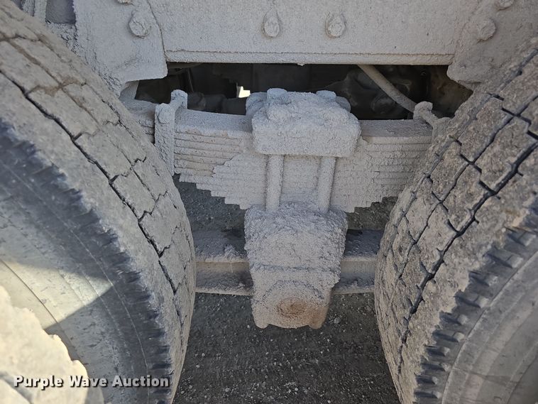 image for item DW3194 1999 International 4900 dump truck