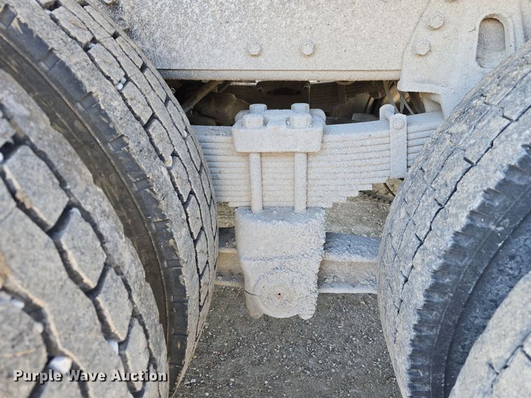 image for item DW3194 1999 International 4900 dump truck