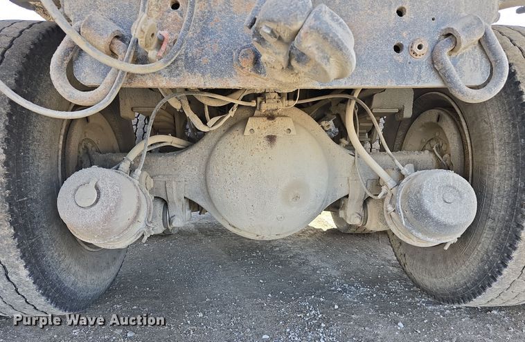 image for item DW3194 1999 International 4900 dump truck