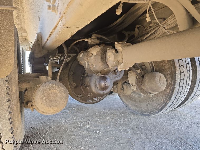 image for item DW3194 1999 International 4900 dump truck