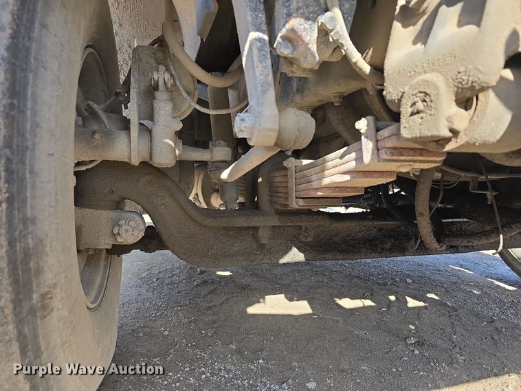 image for item DW3194 1999 International 4900 dump truck