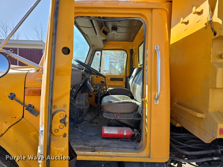 image for item DW3194 1999 International 4900 dump truck