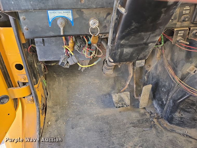 image for item DW3194 1999 International 4900 dump truck