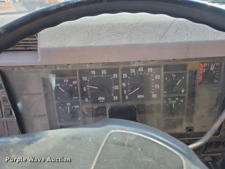 image for item DW3194 1999 International 4900 dump truck