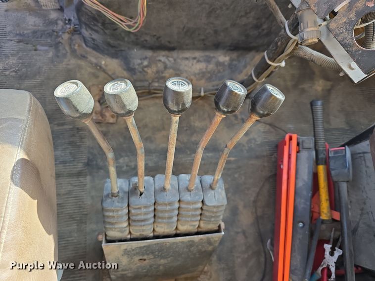 image for item DW3194 1999 International 4900 dump truck