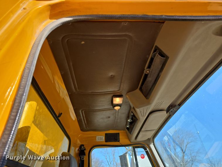 image for item DW3194 1999 International 4900 dump truck