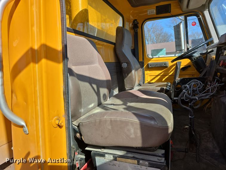 image for item DW3194 1999 International 4900 dump truck