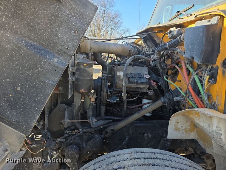 image for item DW3194 1999 International 4900 dump truck