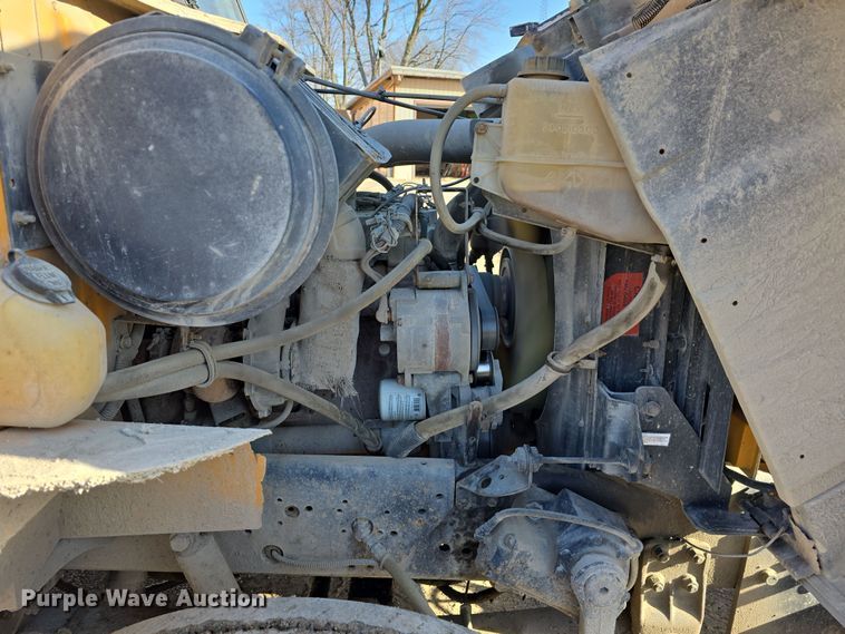 image for item DW3194 1999 International 4900 dump truck