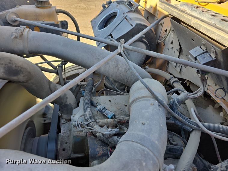 image for item DW3194 1999 International 4900 dump truck