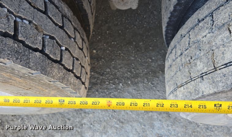 image for item DW3194 1999 International 4900 dump truck