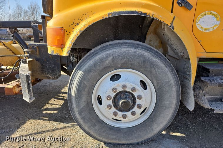 image for item DW3194 1999 International 4900 dump truck