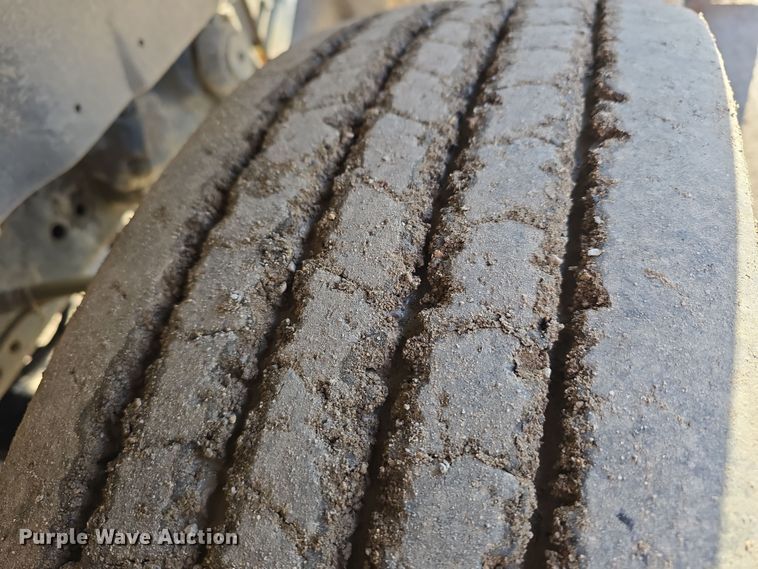 image for item DW3194 1999 International 4900 dump truck