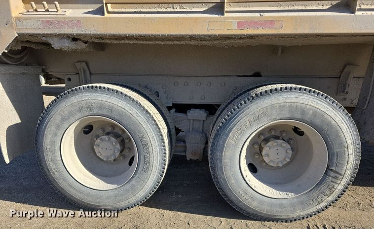 image for item DW3194 1999 International 4900 dump truck