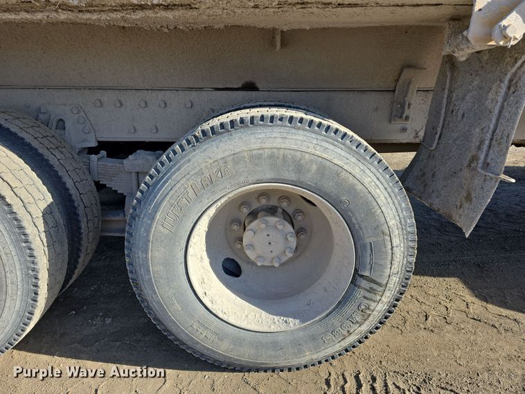 image for item DW3194 1999 International 4900 dump truck