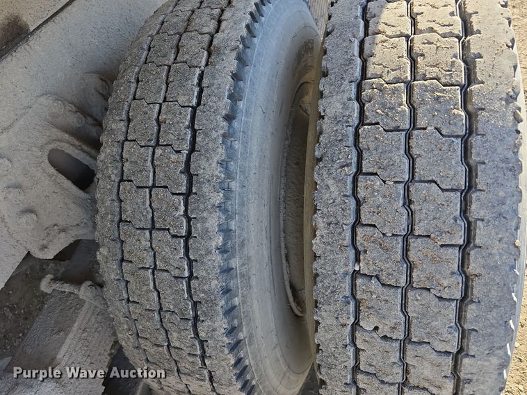 image for item DW3194 1999 International 4900 dump truck