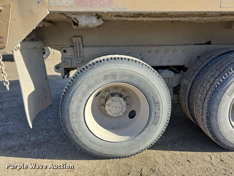 image for item DW3194 1999 International 4900 dump truck