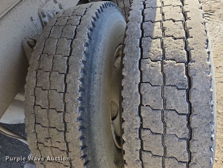 image for item DW3194 1999 International 4900 dump truck