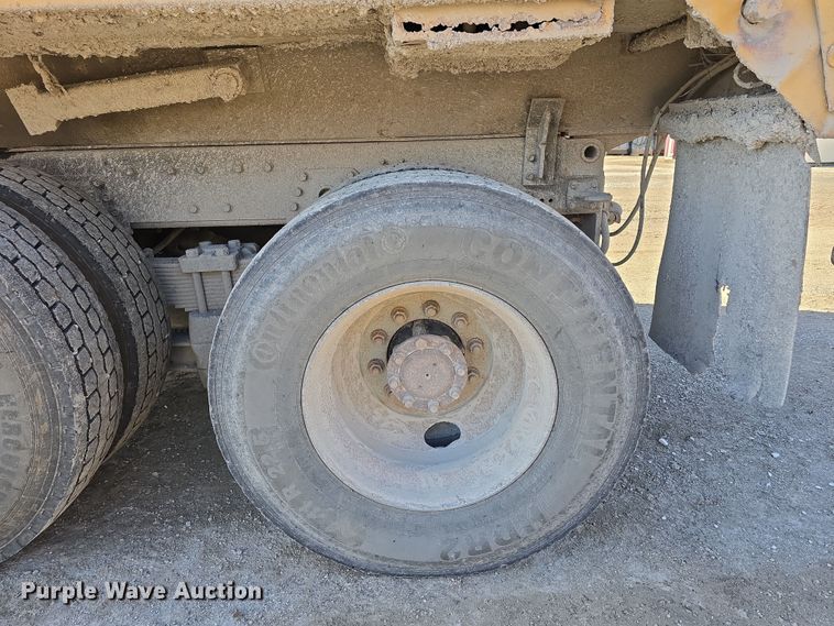 image for item DW3194 1999 International 4900 dump truck