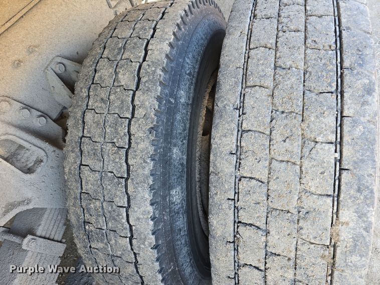 image for item DW3194 1999 International 4900 dump truck