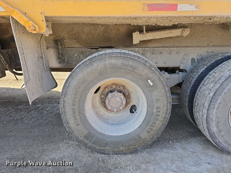 image for item DW3194 1999 International 4900 dump truck