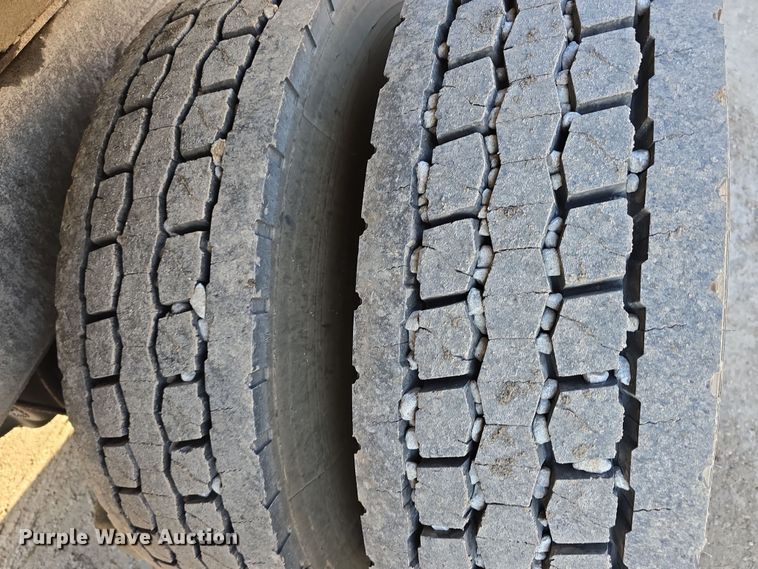 image for item DW3194 1999 International 4900 dump truck