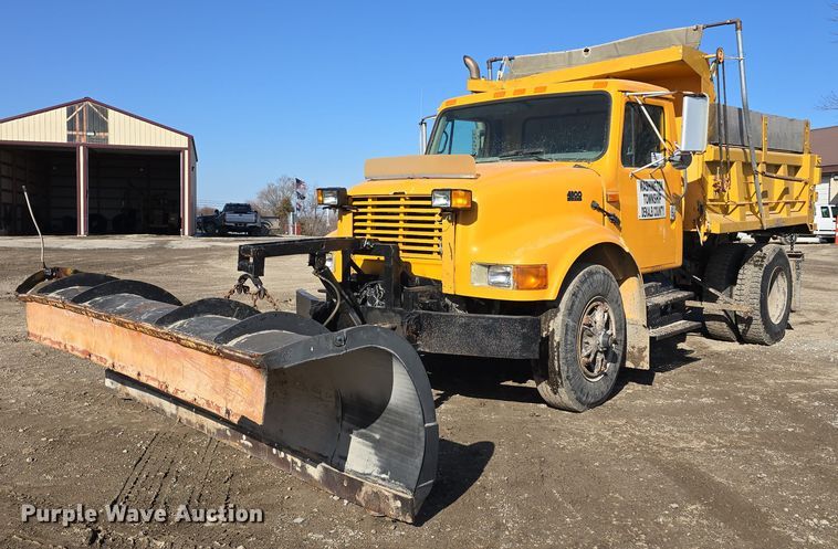 image for item DW3195 1995 International 4900 dump truck
