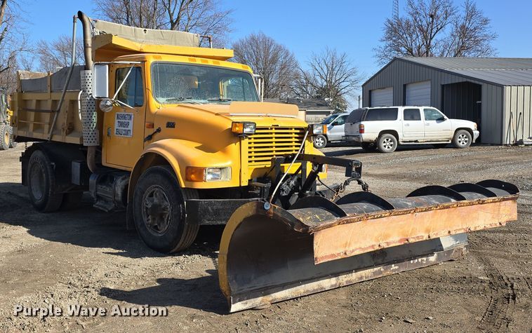 image for item DW3195 1995 International 4900 dump truck