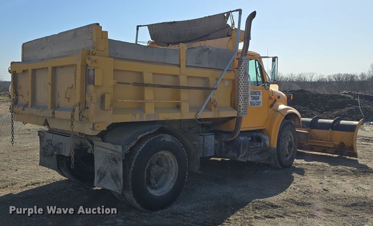 image for item DW3195 1995 International 4900 dump truck