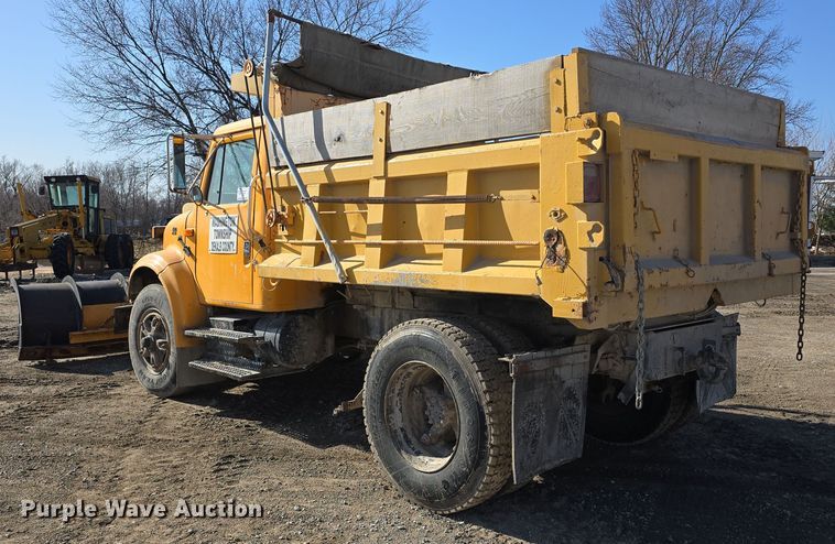 image for item DW3195 1995 International 4900 dump truck