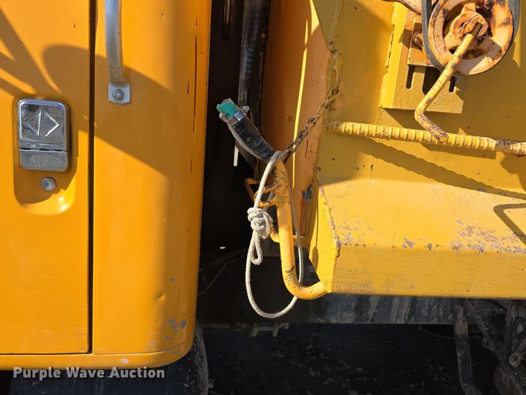 image for item DW3195 1995 International 4900 dump truck