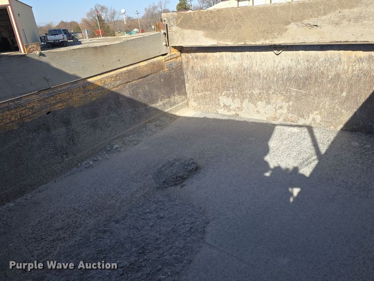 image for item DW3195 1995 International 4900 dump truck