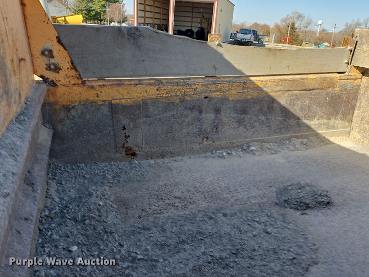 image for item DW3195 1995 International 4900 dump truck