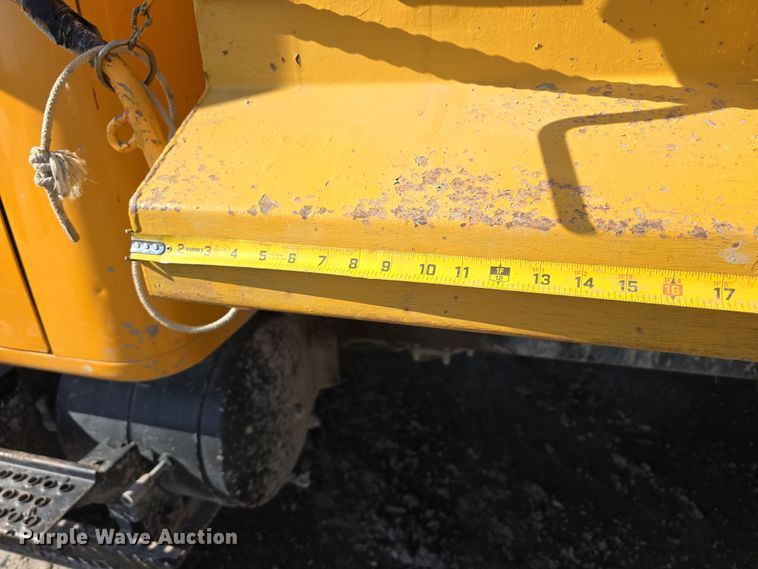 image for item DW3195 1995 International 4900 dump truck