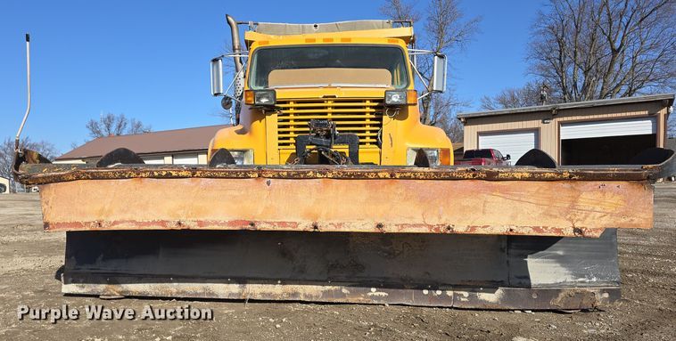 image for item DW3195 1995 International 4900 dump truck