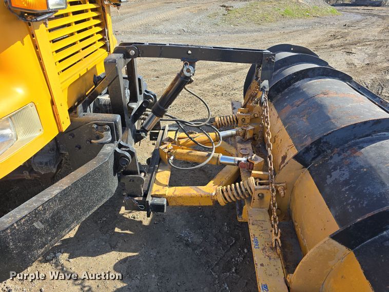 image for item DW3195 1995 International 4900 dump truck