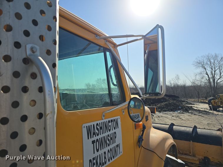 image for item DW3195 1995 International 4900 dump truck